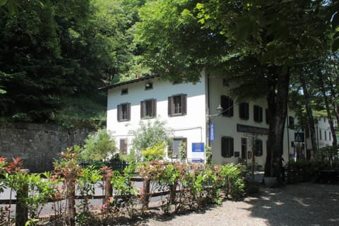Facade/entrance, Bird's eye view