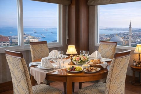 Restaurant/places to eat, Food and drinks, Banquet/Function facilities, Dining area, Sea view, Lunch, Dinner