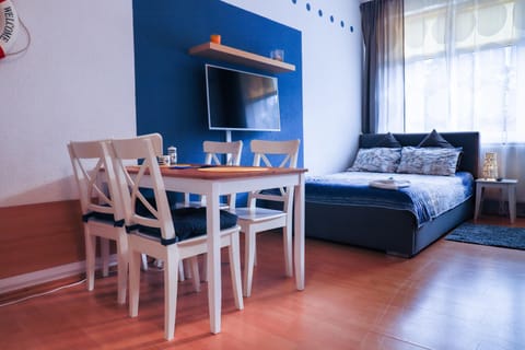 Photo of the whole room, Family