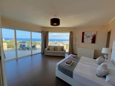Bed, Natural landscape, View (from property/room), Balcony/Terrace, Bedroom, Sea view