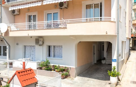 Property building, Garden, Balcony/Terrace