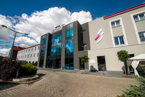 Property building, Facade/entrance, Day