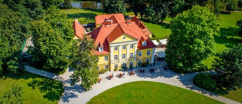 Property building, Restaurant/places to eat, Spring, Day, Natural landscape, Bird's eye view, Summer, Garden, Lobby or reception, Landmark view