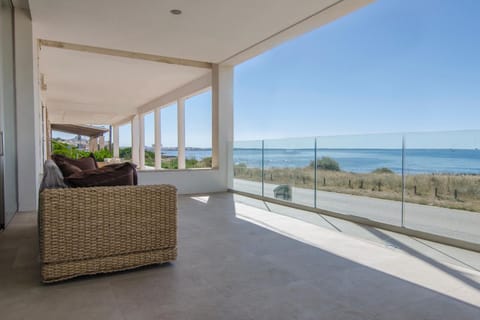 Off site, Day, Natural landscape, View (from property/room), Balcony/Terrace, Living room, Seating area, Dining area, On site, Landmark view, Sea view, Location