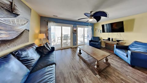 Put-in-Bay Waterfront Condo #205 House in South Bass Island