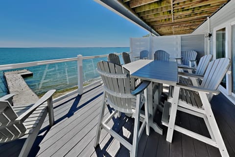 Put-in-Bay Waterfront Condo #205 House in South Bass Island