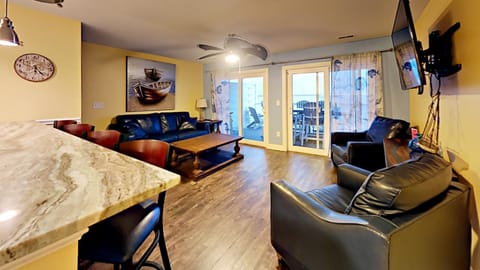 Put-in-Bay Waterfront Condo #205 House in South Bass Island