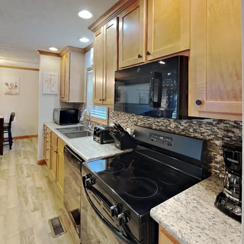 Put-in-Bay Island Club #77 House in South Bass Island