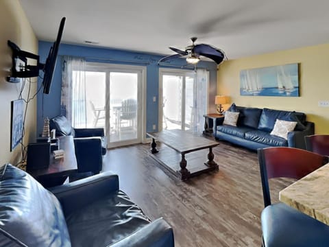 Put-in-Bay Waterfront Condo #202 House in South Bass Island