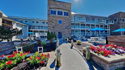 Put-in-Bay Waterfront Condo #202 House in South Bass Island
