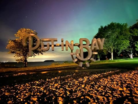 Put-in-Bay Waterfront Condo #111 House in South Bass Island