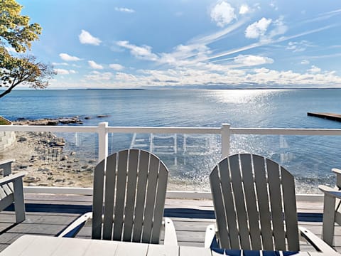 Put-in-Bay Waterfront Condo #111 House in South Bass Island
