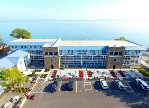 Put-in-Bay Waterfront Condo #113 House in South Bass Island