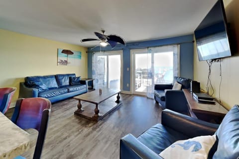 Put-in-Bay Waterfront Condo #109 House in South Bass Island