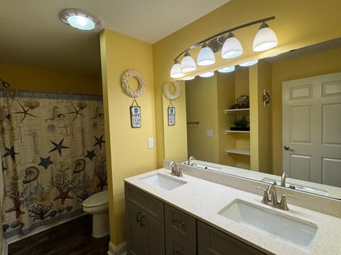 Put-in-Bay Waterfront Condo #209 House in South Bass Island