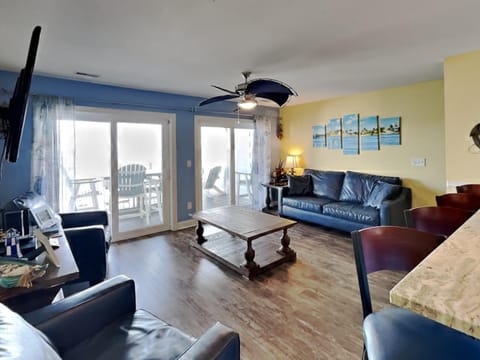 Put-in-Bay Waterfront Condo #206 House in South Bass Island