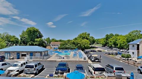 Put-in-Bay Waterfront Condo #207 House in South Bass Island