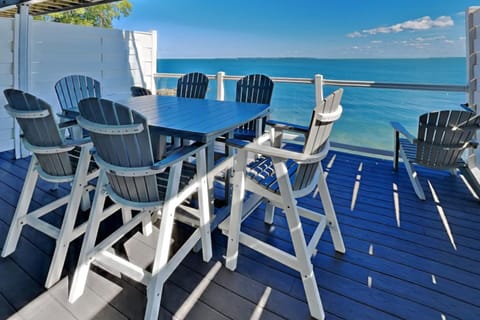 Put-in-Bay Waterfront Condo #207 House in South Bass Island