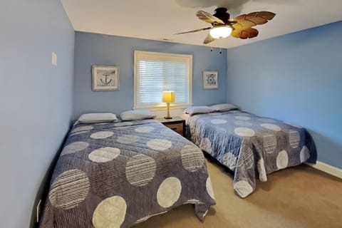 Put-in-Bay Waterfront Condo #208 House in South Bass Island