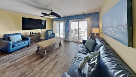 Put-in-Bay Waterfront Condo #208 House in South Bass Island