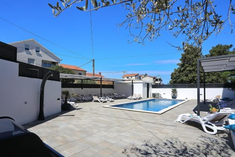 Swimming pool, Swimming pool