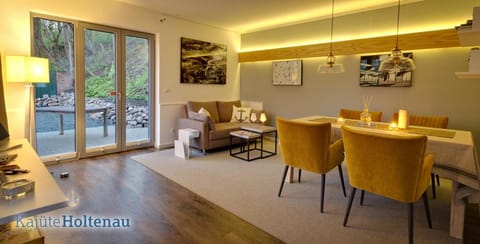 Photo of the whole room, Decorative detail