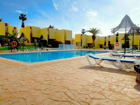 Property building, Garden, Swimming pool