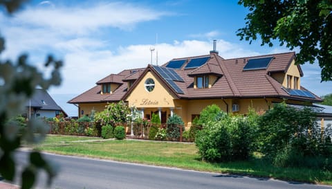 Property building, Spring, Day, Neighbourhood, Garden, Other, Other, Other, Garden view, Street view