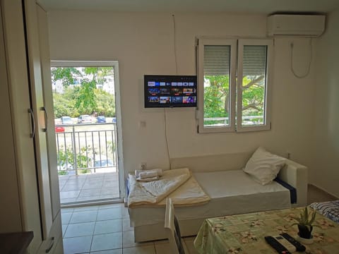 TV and multimedia, air conditioner