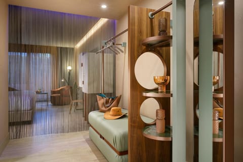 Garden, Photo of the whole room, air conditioner