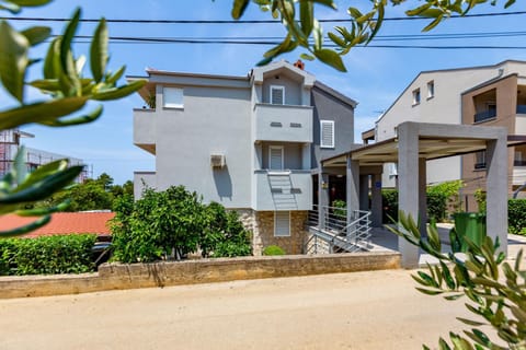 Katina apartment with private pool Apartment in Zadar