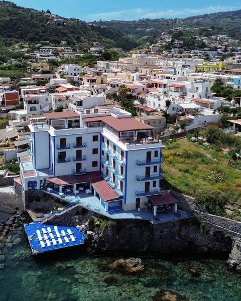 Sea view, Location