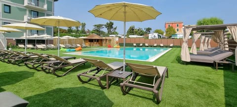 Garden, Swimming pool, Swimming pool