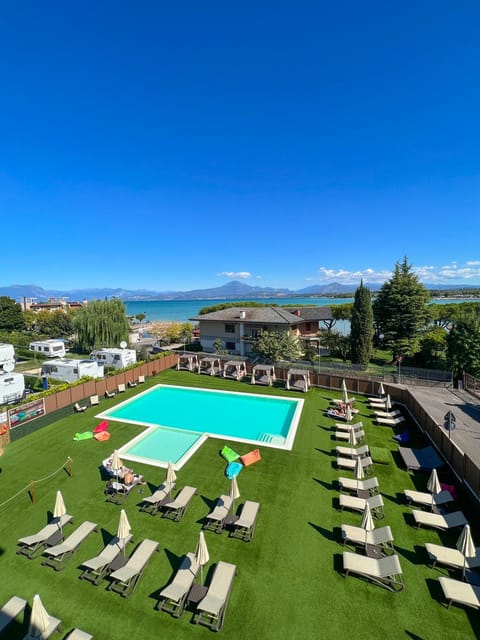 Day, Natural landscape, View (from property/room), Beach, Lake view, Mountain view, Pool view, Swimming pool, sunbed