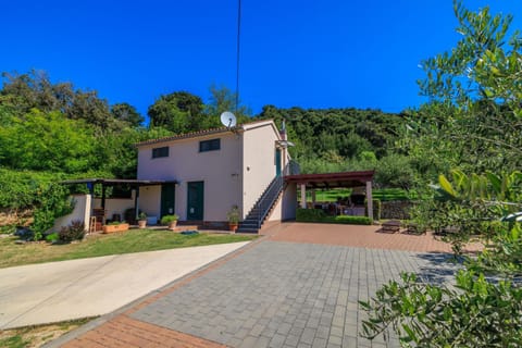 Patio, Facade/entrance