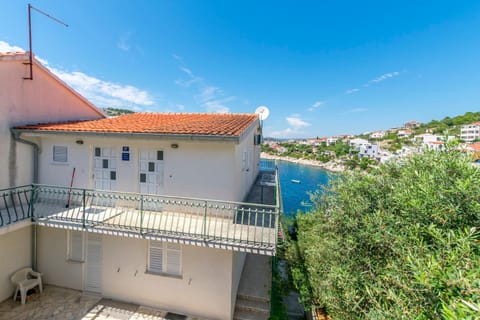 Facade/entrance, Sea view