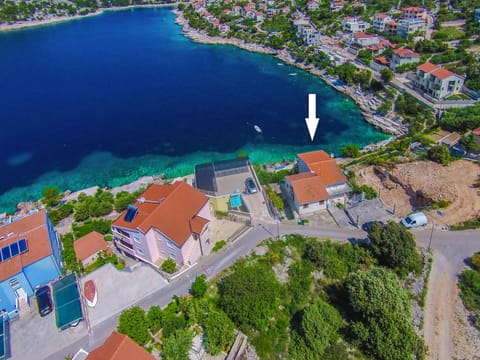 Property building, Day, Neighbourhood, Bird's eye view, BBQ facilities, Beach, Street view, Location, Parking