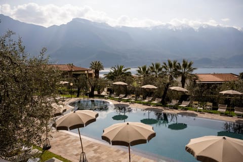 Garden, View (from property/room), Garden view, Lake view, Mountain view, Swimming pool, sunbed