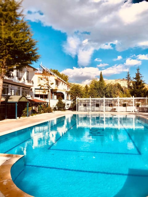 Property building, Day, Pool view, Swimming pool, sunbed
