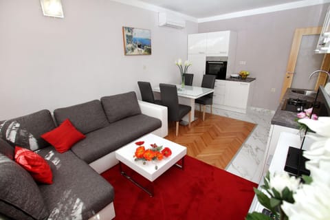 Communal lounge/ TV room, Communal kitchen