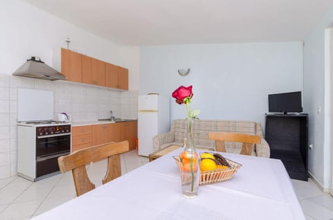 TV and multimedia, Kitchen or kitchenette, Seating area, Dining area, pet friendly, stove