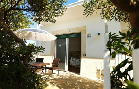 Patio, Patio, Facade/entrance, Garden, Balcony/Terrace