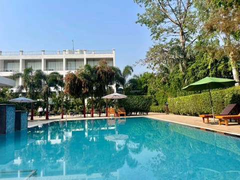 Swimming pool