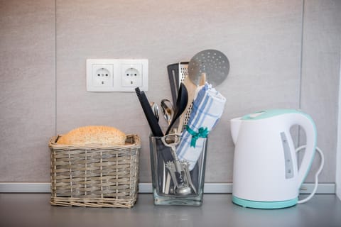 Coffee/tea facilities, Kitchen or kitchenette