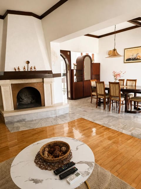 Living room, Dining area