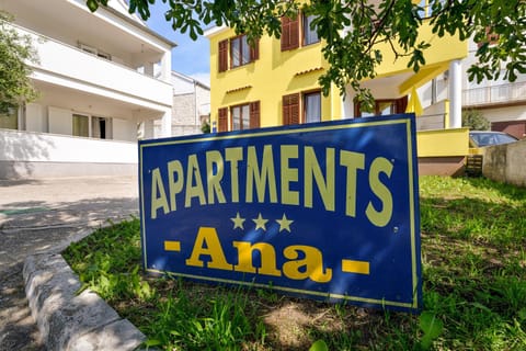 Off site, Neighbourhood