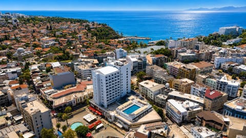 Property building, Nearby landmark, Day, Neighbourhood, Natural landscape, Bird's eye view, City view, Pool view, Sea view, Swimming pool