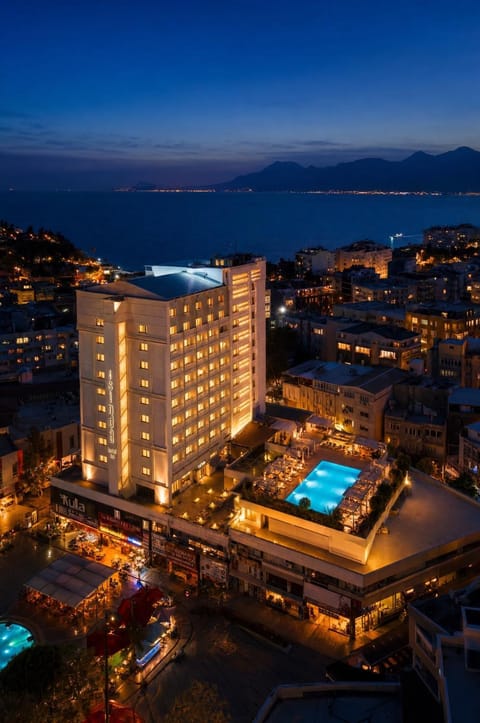 Property building, Night, Natural landscape, Bird's eye view, City view, Pool view, Sea view, Swimming pool
