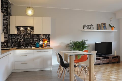 Kitchen or kitchenette, Living room