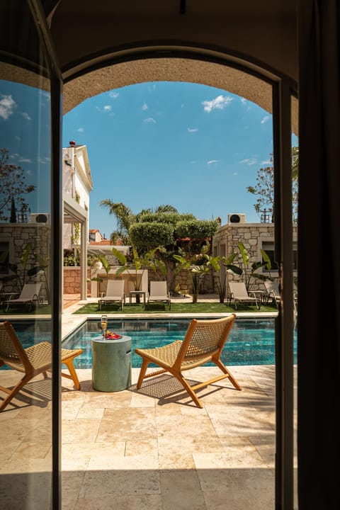 Patio, Day, Natural landscape, View (from property/room), Balcony/Terrace, Pool view, Swimming pool, sunbed